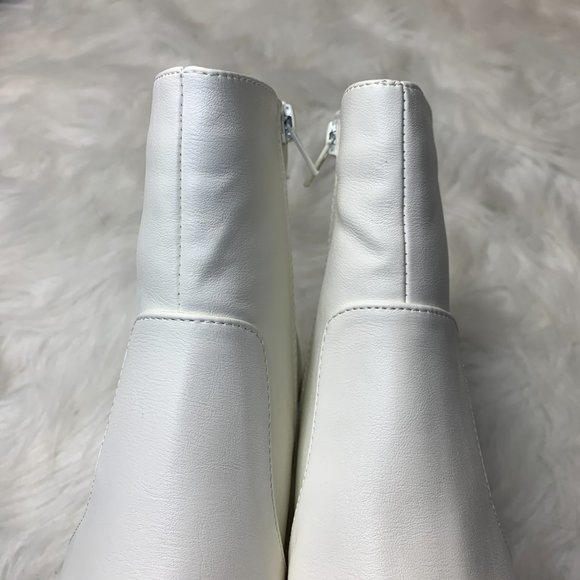 1 LEFT !! WALK MY WAY CHUNKY WHITE BOOTIES - Picture 4 of 10